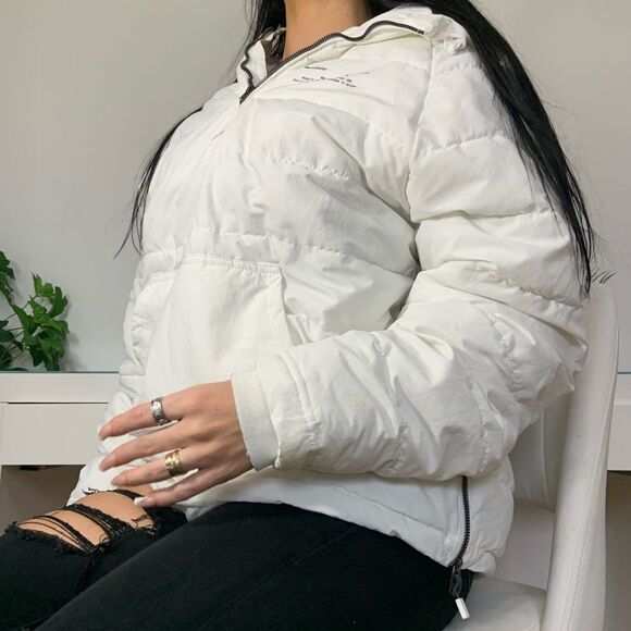 Bershka Unisex Lightweight White Puffer Jacket Size Medium - Picture 2 of 11